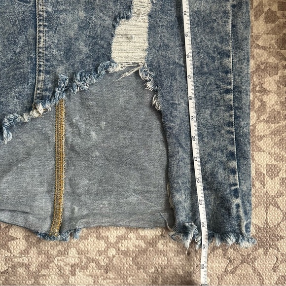 Vintage‎ Y2K Guess Distressed Denim Skirt Women's Size XL Acid Wash Asymmetrical - Picture 9 of 9